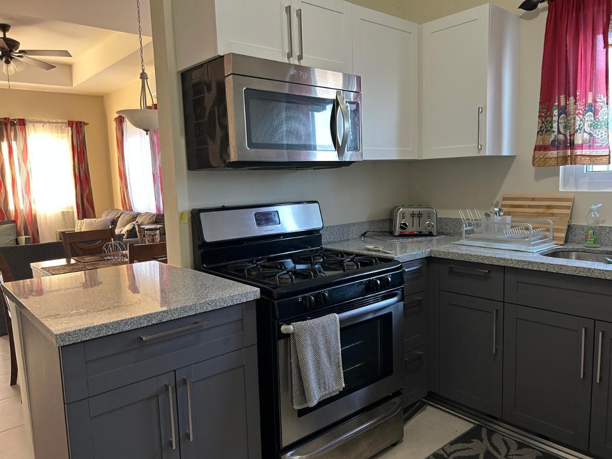 Seamist Villa @Oceanpointe Lucea Comfy 2Br W/Pool Gym & Parking Экстерьер фото