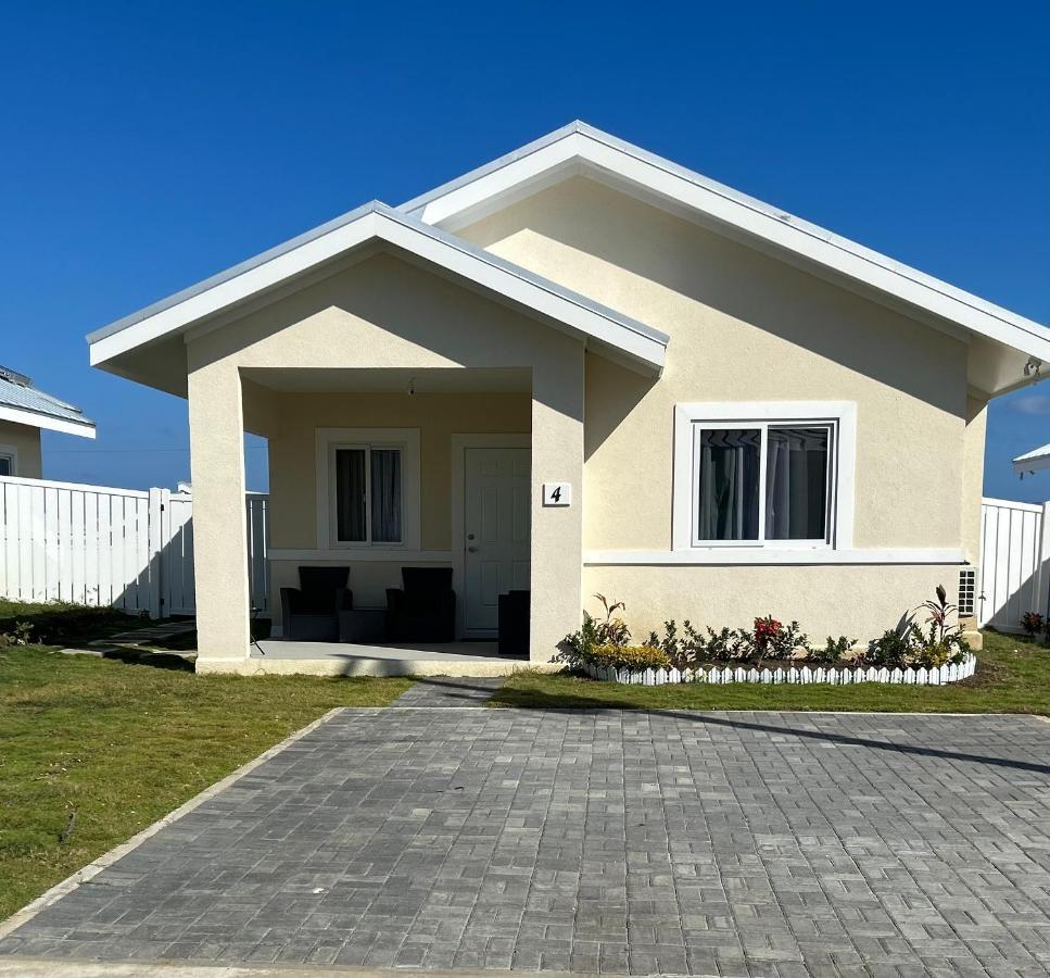 Seamist Villa @Oceanpointe Lucea Comfy 2Br W/Pool Gym & Parking Экстерьер фото
