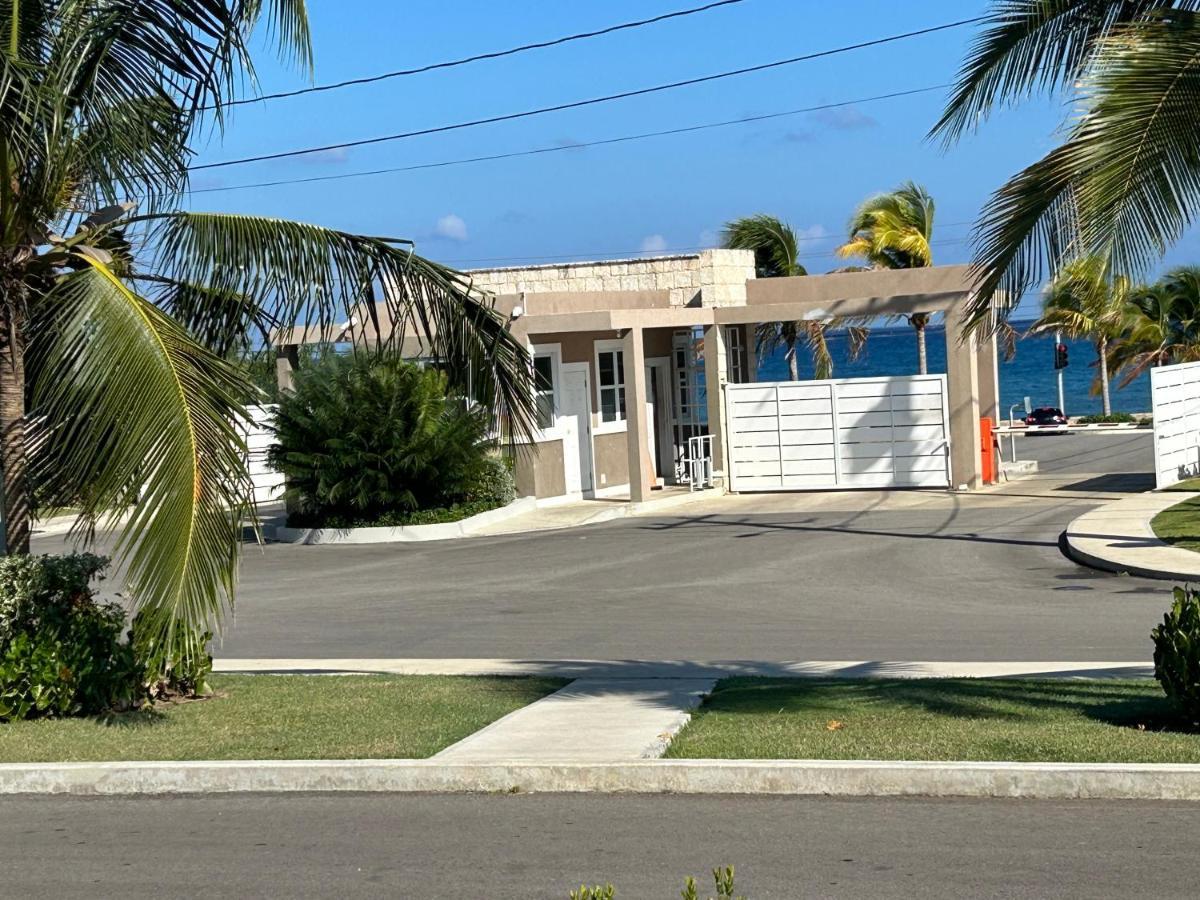 Seamist Villa @Oceanpointe Lucea Comfy 2Br W/Pool Gym & Parking Экстерьер фото