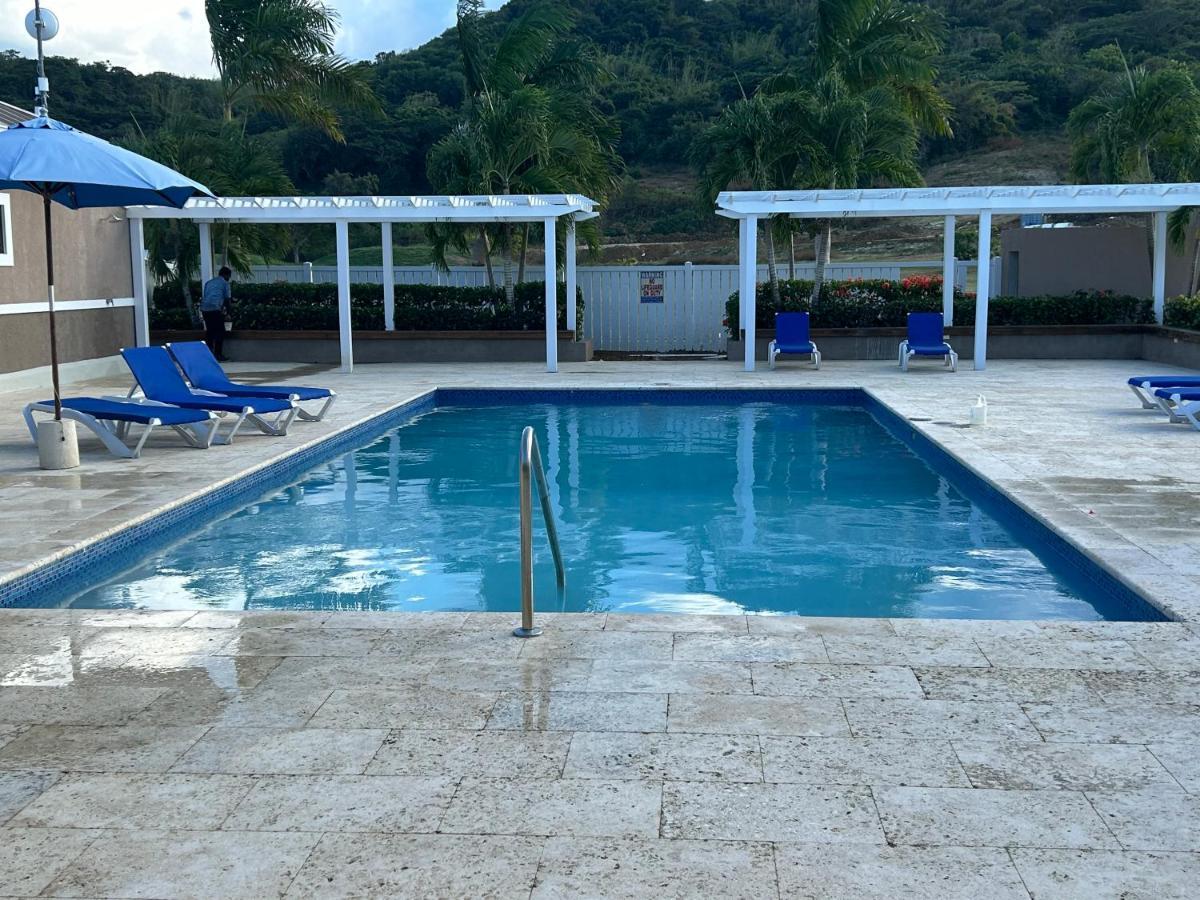 Seamist Villa @Oceanpointe Lucea Comfy 2Br W/Pool Gym & Parking Экстерьер фото
