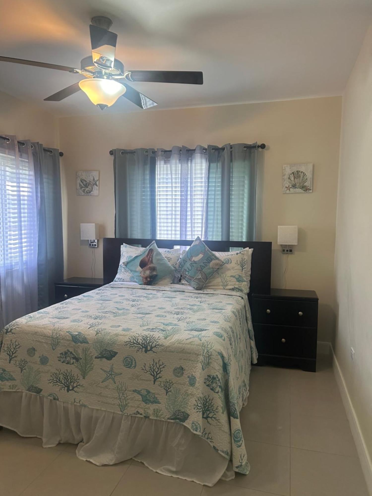 Seamist Villa @Oceanpointe Lucea Comfy 2Br W/Pool Gym & Parking Экстерьер фото