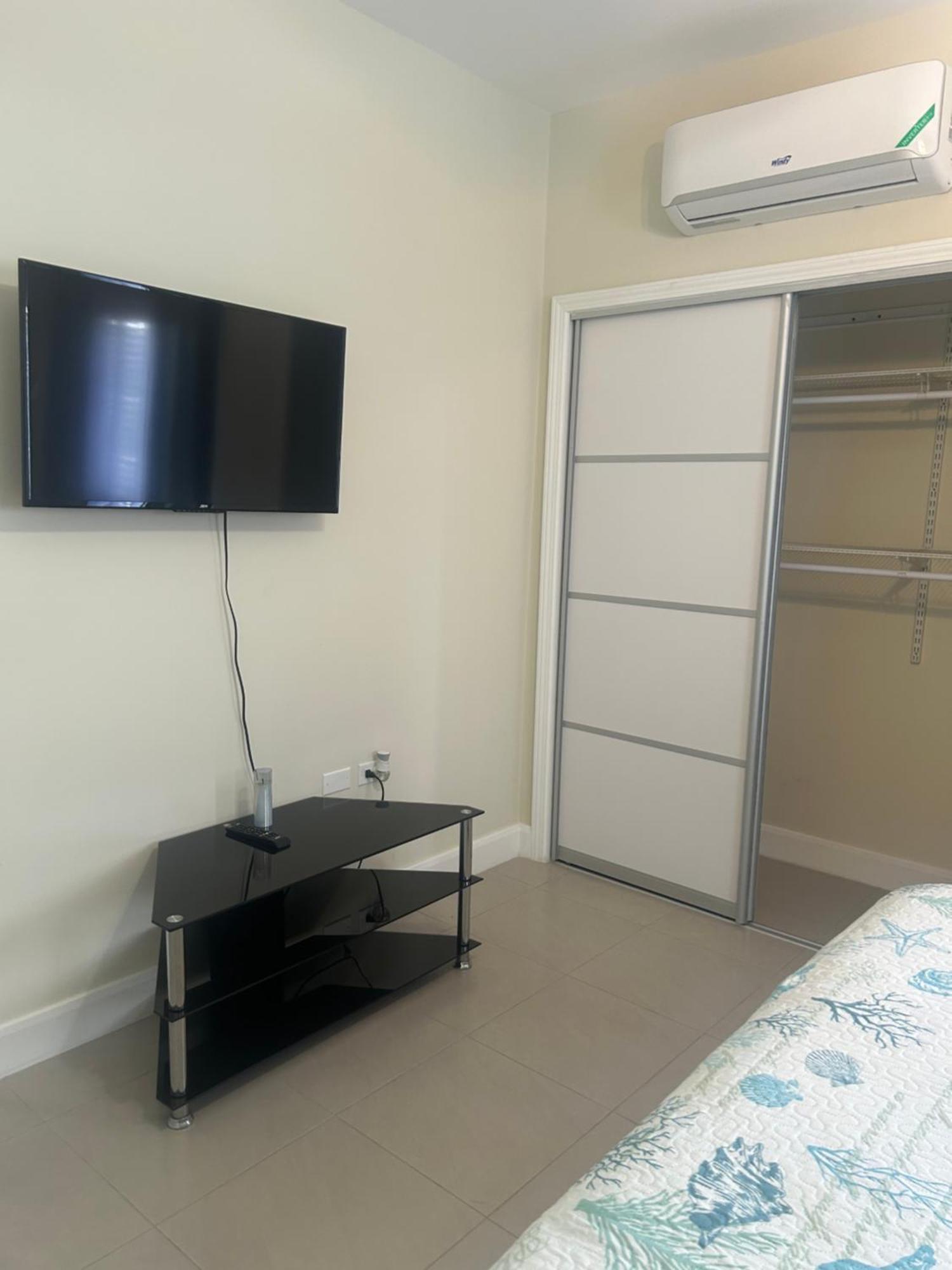 Seamist Villa @Oceanpointe Lucea Comfy 2Br W/Pool Gym & Parking Экстерьер фото